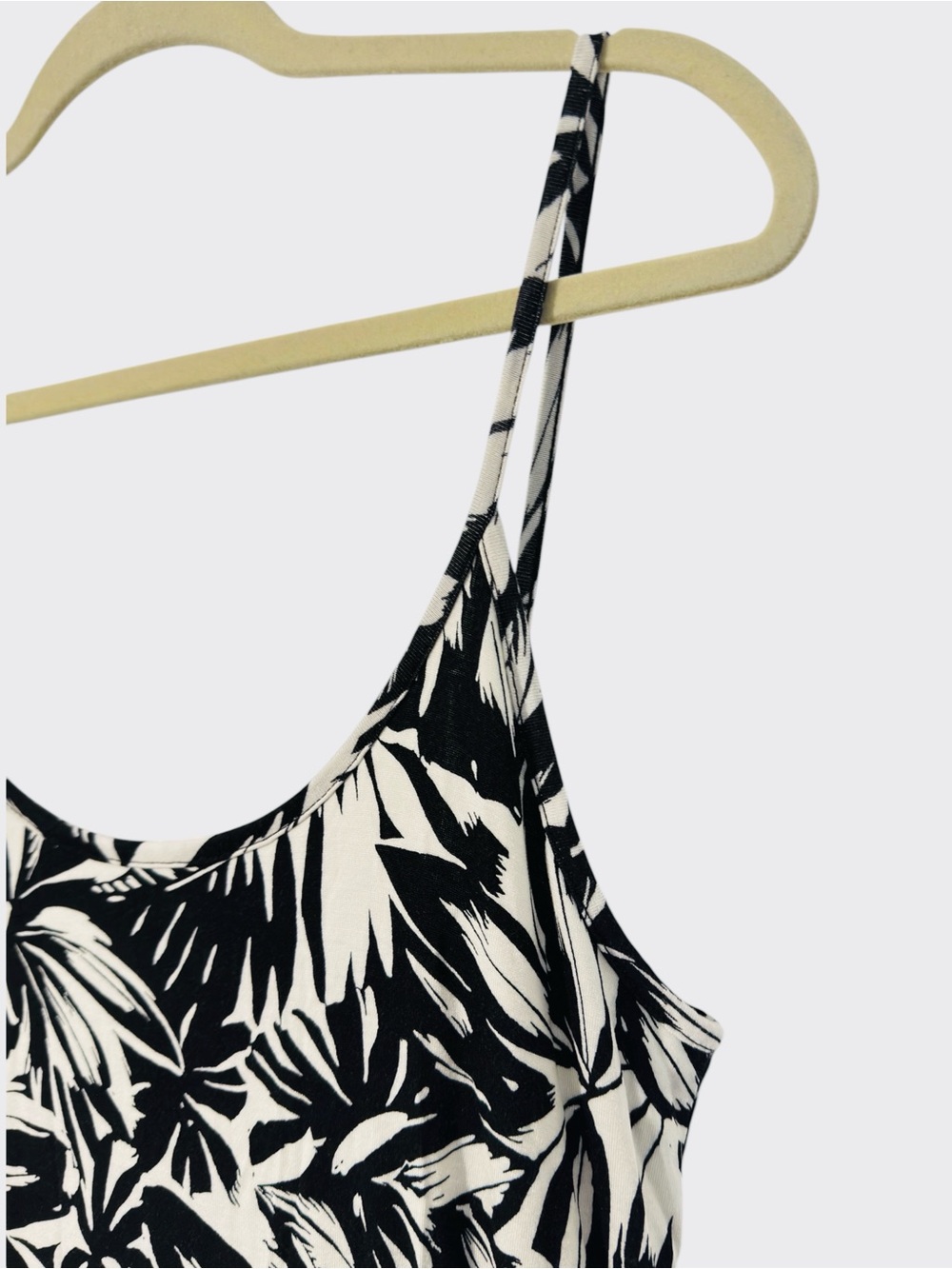 LOFT Fit and Flare Black & White Spaghetti Strap Dress Petite Size M, leaf print - Picture 7 of 13